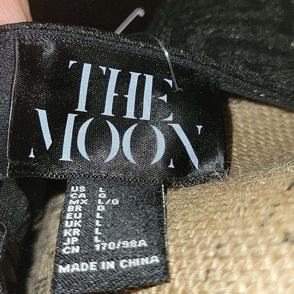 The Moon black and gold dress - Picture 4 of 4